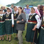 Групата за автентичен фолклор от Равногор с Валя Балканска.